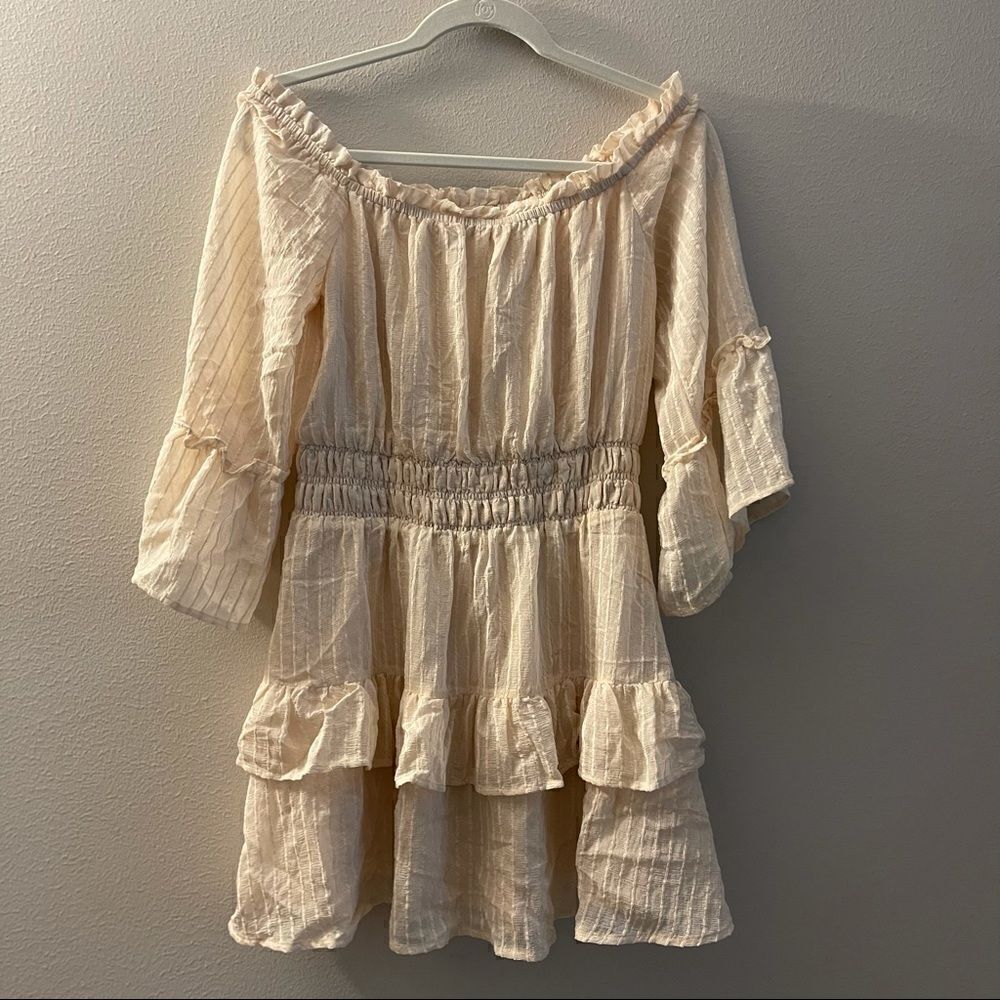 LE LIS IVORY OFF SHOULDER BELL SLEEVE TIERED RUFFLE DRESS SIZE M